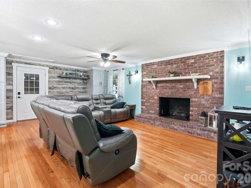 1690 26th Street, Hickory, NC 28601.  MLS# CAR4419006, YatesRealty ID 49464. Open living