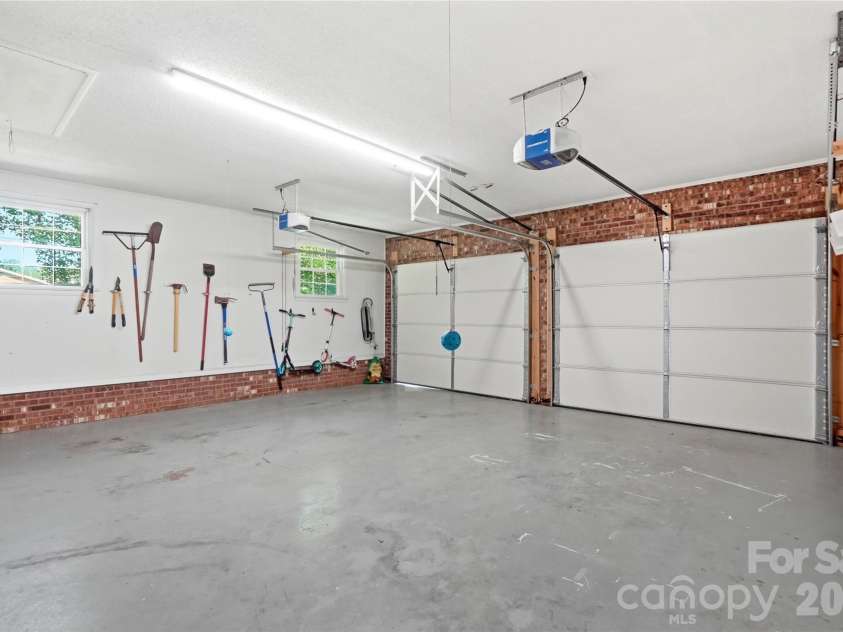 1690 26th Street, Hickory, NC 28601.  MLS# CAR4419006, YatesRealty ID 49464. Oversized garage
