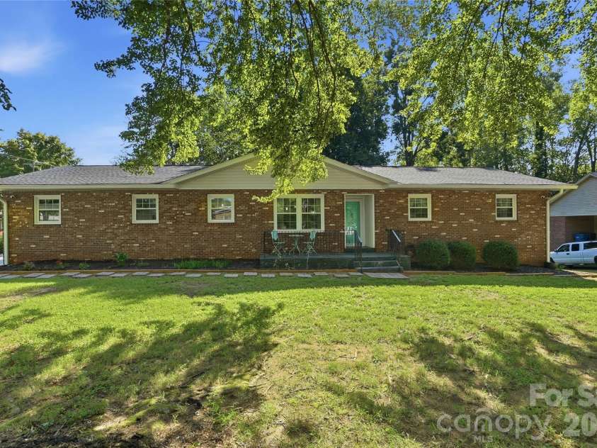 1690 26th Street, Hickory, NC 28601.  MLS# CAR4419006, YatesRealty ID 49464. Welcome home!