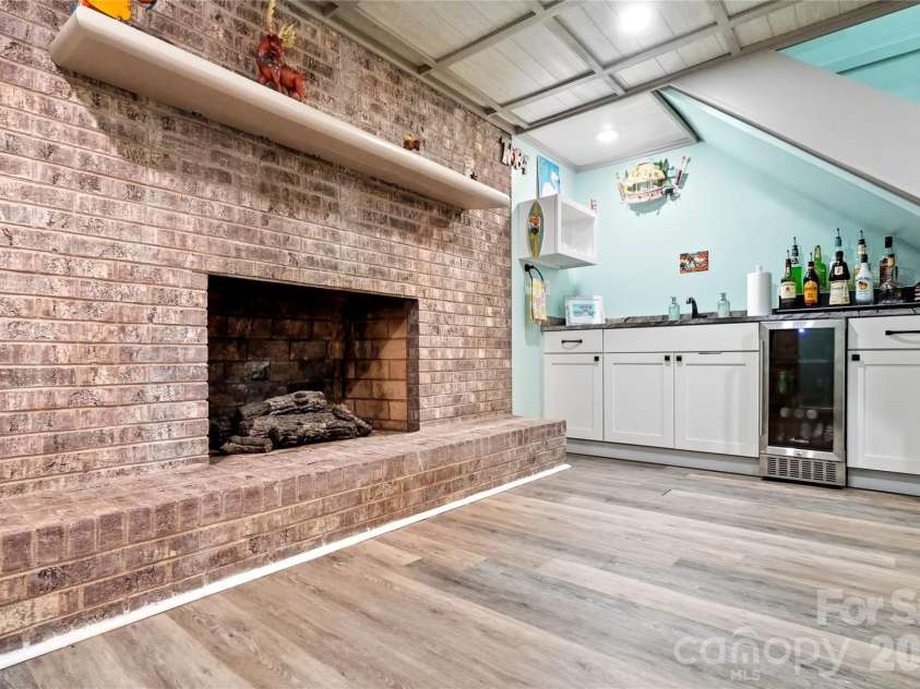 1690 26th Street, Hickory, NC 28601.  MLS# CAR4419006, YatesRealty ID 49464. Wetbar in basement
