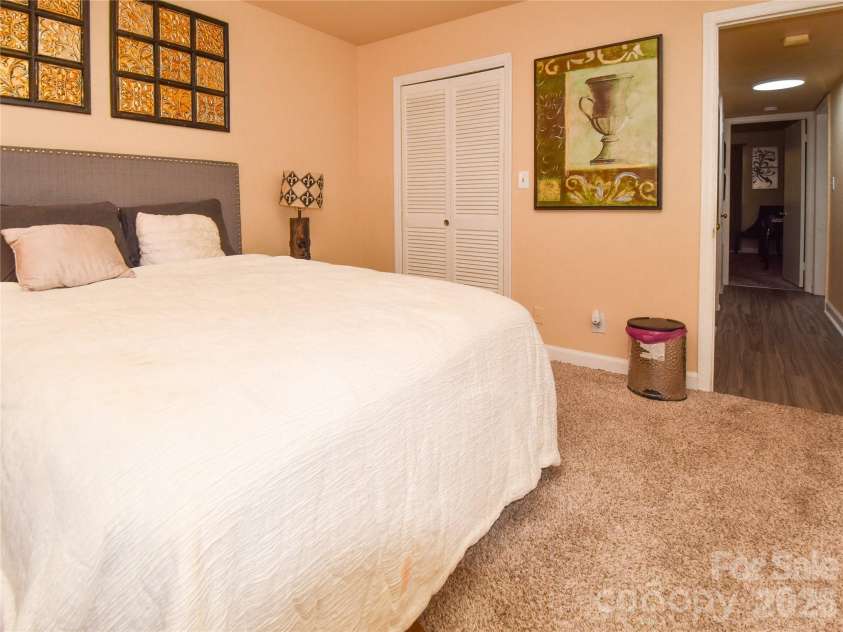2890 Carriage Drive, Winston Salem, NC 27106.  MLS# CAR4393723, YatesRealty ID 49467. 