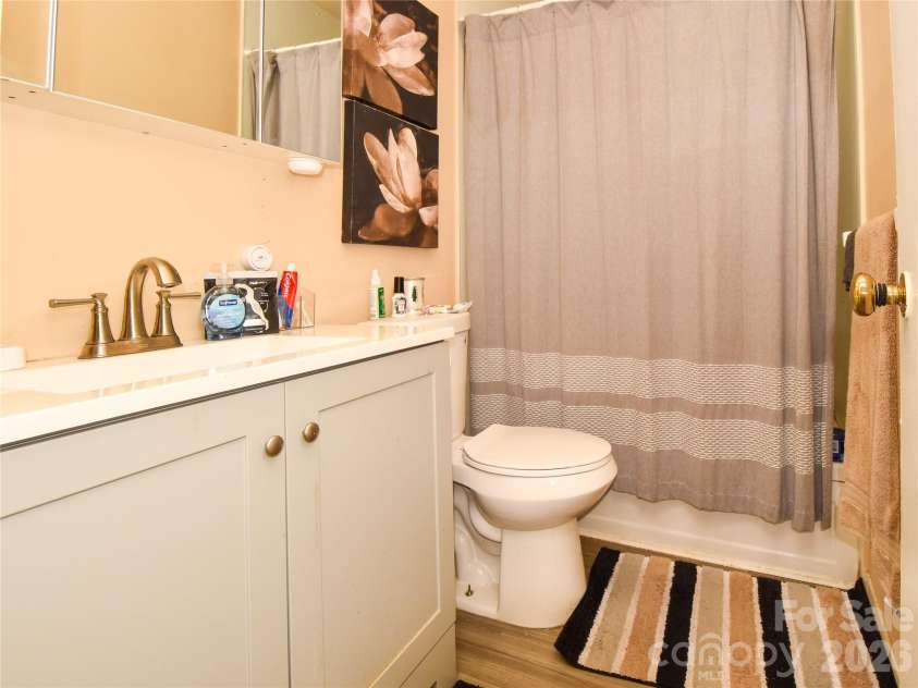 2890 Carriage Drive, Winston Salem, NC 27106.  MLS# CAR4393723, YatesRealty ID 49467. 
