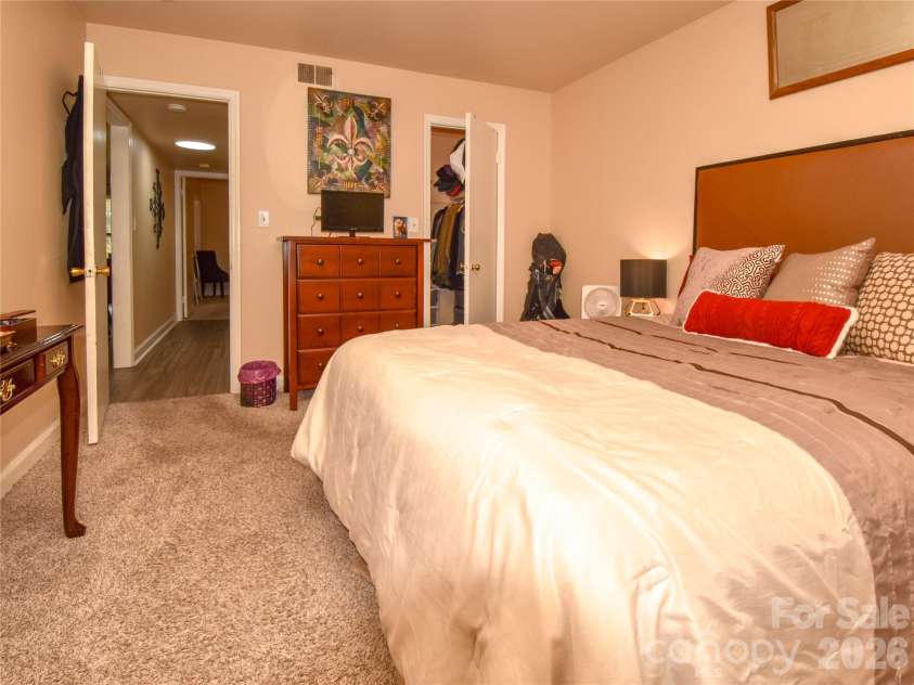 2890 Carriage Drive, Winston Salem, NC 27106.  MLS# CAR4393723, YatesRealty ID 49467. 
