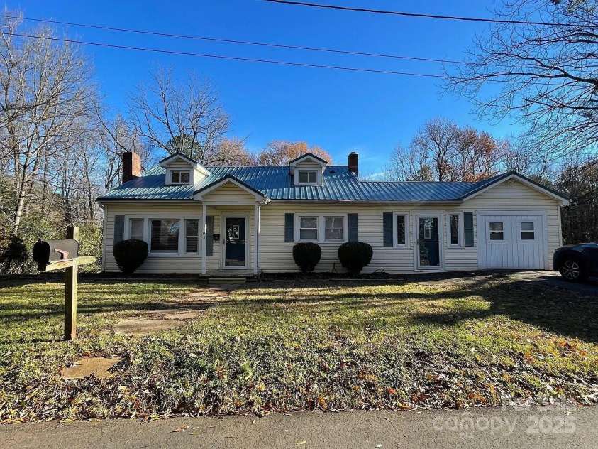 103 Falls Street, Kings Mountain, NC 28086.  MLS# CAR4321685, YatesRealty ID 4947. 