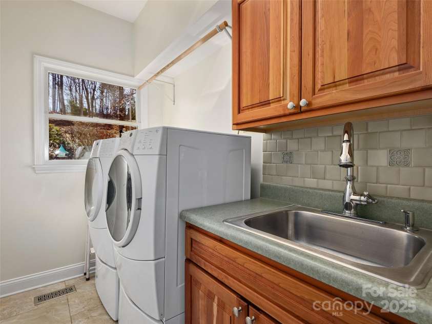 301 Benning Court, Hendersonville, NC 28792.  MLS# CAR4222404, YatesRealty ID 4947. 