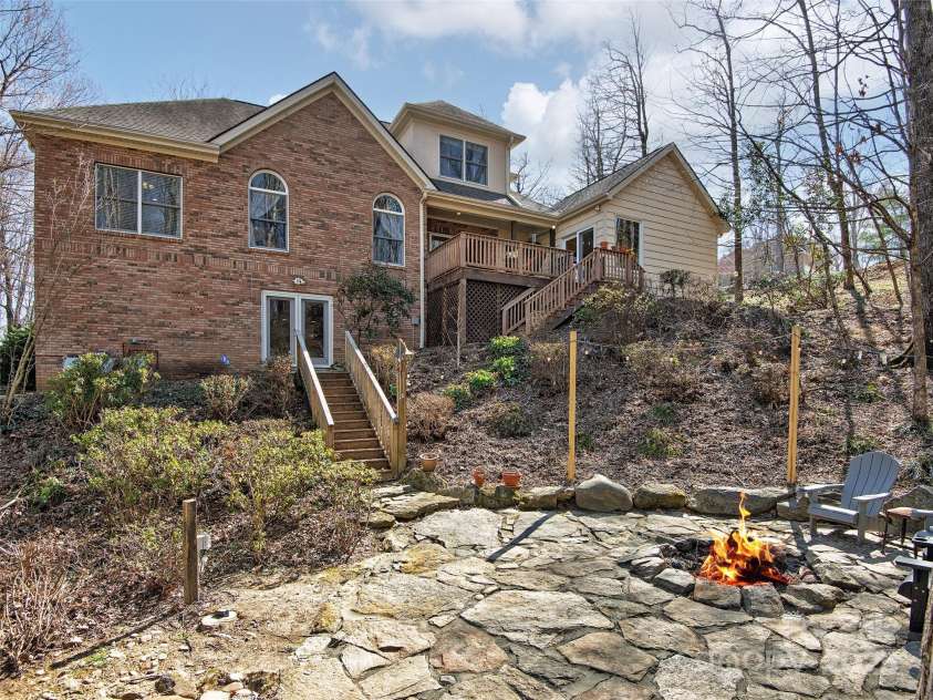 301 Benning Court, Hendersonville, NC 28792.  MLS# CAR4222404, YatesRealty ID 4947. 