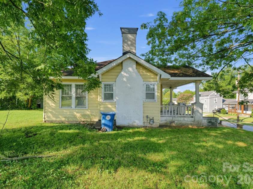 515 Church Street, Salisbury, NC 28144.  MLS# CAR4422669, YatesRealty ID 49471. 