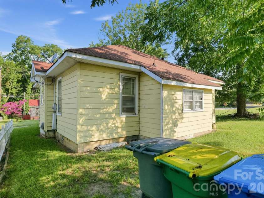 515 Church Street, Salisbury, NC 28144.  MLS# CAR4422669, YatesRealty ID 49471. 