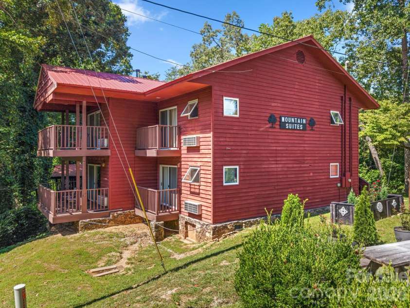 55 Observation Point Road, Bryson City, NC 28713.  MLS# CAR4422662, YatesRealty ID 49472. 