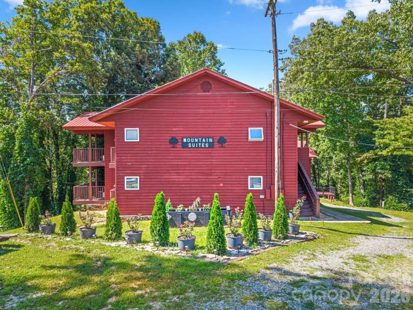 55 Observation Point Road, Bryson City, NC 28713.  MLS# CAR4422662, YatesRealty ID 49472. 