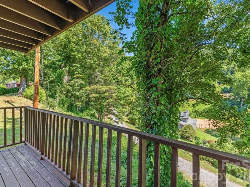 55 Observation Point Road, Bryson City, NC 28713.  MLS# CAR4422662, YatesRealty ID 49472. 