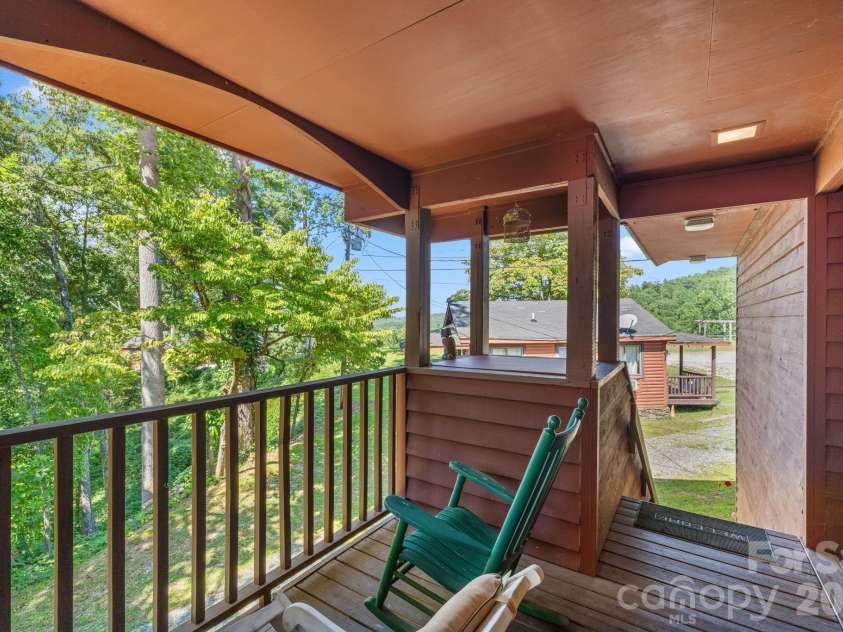 55 Observation Point Road, Bryson City, NC 28713.  MLS# CAR4422662, YatesRealty ID 49472. 