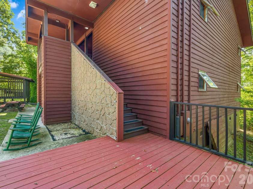 55 Observation Point Road, Bryson City, NC 28713.  MLS# CAR4422662, YatesRealty ID 49472. 