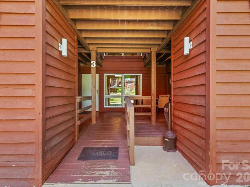 55 Observation Point Road, Bryson City, NC 28713.  MLS# CAR4422662, YatesRealty ID 49472. 