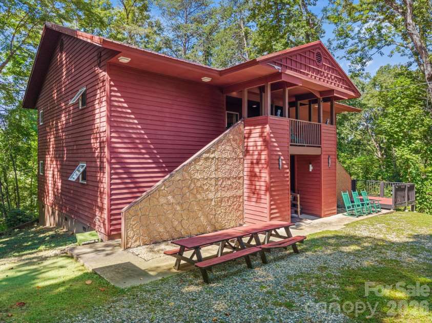 55 Observation Point Road, Bryson City, NC 28713.  MLS# CAR4422662, YatesRealty ID 49472. 