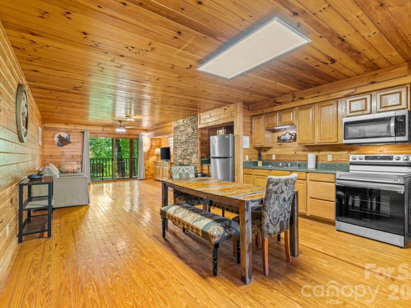 55 Observation Point Road, Bryson City, NC 28713.  MLS# CAR4422662, YatesRealty ID 49472. 