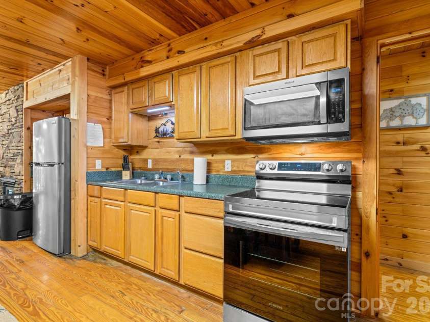 55 Observation Point Road, Bryson City, NC 28713.  MLS# CAR4422662, YatesRealty ID 49472. 