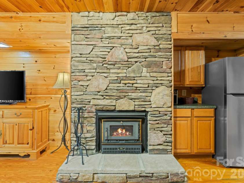 55 Observation Point Road, Bryson City, NC 28713.  MLS# CAR4422662, YatesRealty ID 49472. 
