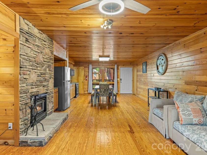 55 Observation Point Road, Bryson City, NC 28713.  MLS# CAR4422662, YatesRealty ID 49472. 