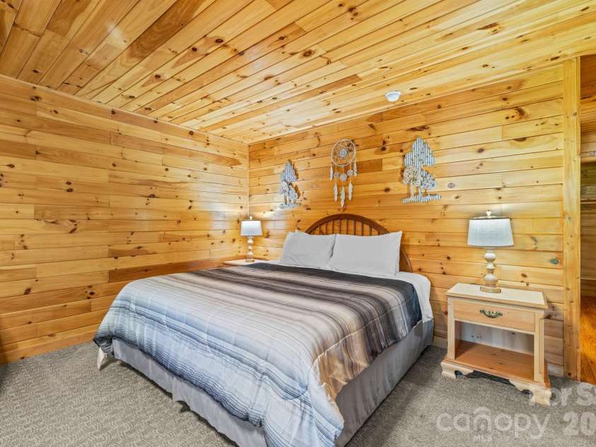 55 Observation Point Road, Bryson City, NC 28713.  MLS# CAR4422662, YatesRealty ID 49472. 
