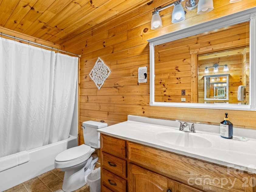 55 Observation Point Road, Bryson City, NC 28713.  MLS# CAR4422662, YatesRealty ID 49472. 