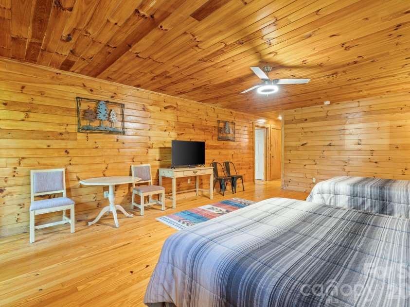 55 Observation Point Road, Bryson City, NC 28713.  MLS# CAR4422662, YatesRealty ID 49472. 