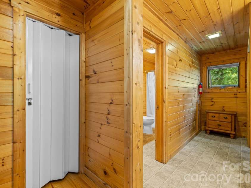 55 Observation Point Road, Bryson City, NC 28713.  MLS# CAR4422662, YatesRealty ID 49472. 