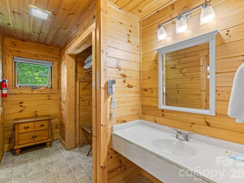 55 Observation Point Road, Bryson City, NC 28713.  MLS# CAR4422662, YatesRealty ID 49472. 
