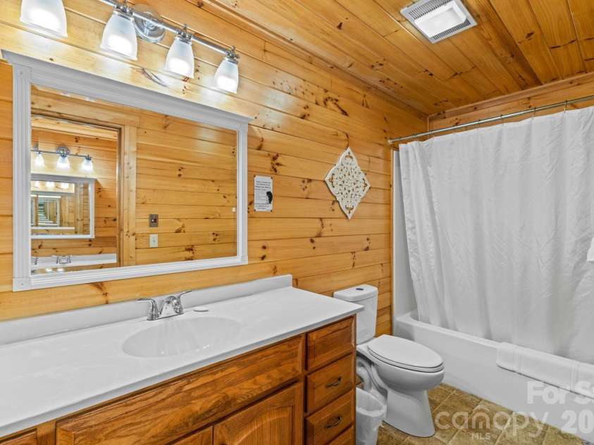 55 Observation Point Road, Bryson City, NC 28713.  MLS# CAR4422662, YatesRealty ID 49472. 