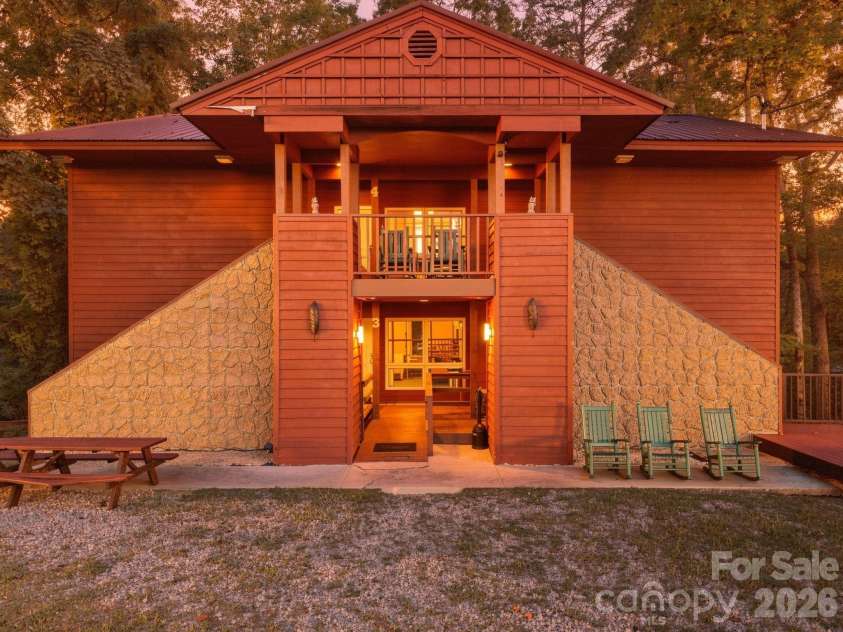 55 Observation Point Road, Bryson City, NC 28713.  MLS# CAR4422662, YatesRealty ID 49472. 