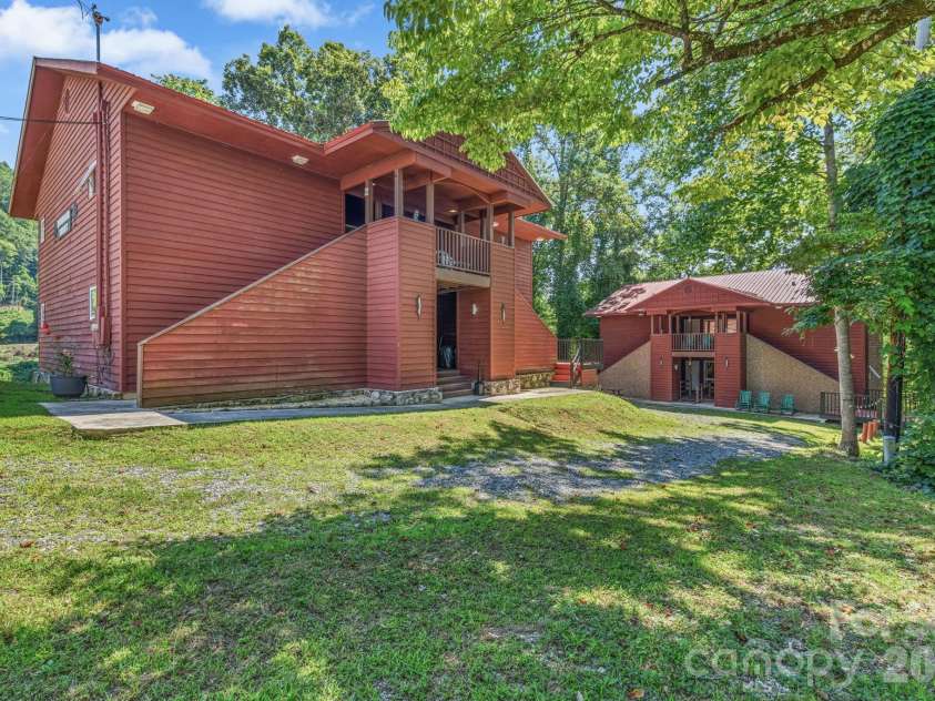 55 Observation Point Road, Bryson City, NC 28713.  MLS# CAR4422662, YatesRealty ID 49472. 