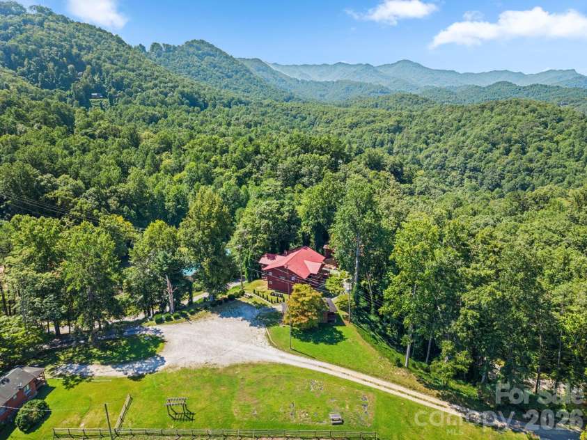 55 Observation Point Road, Bryson City, NC 28713.  MLS# CAR4422662, YatesRealty ID 49472. 