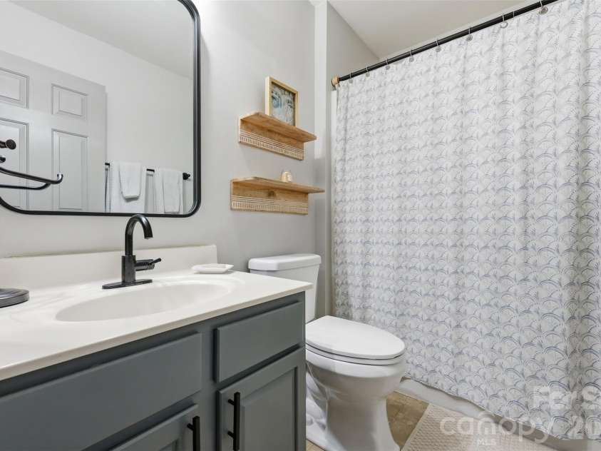 1210 Bridge Knot Court, Rock Hill, SC 29732.  MLS# CAR4420408, YatesRealty ID 49474. Full bathroom
