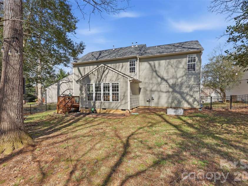 1210 Bridge Knot Court, Rock Hill, SC 29732.  MLS# CAR4420408, YatesRealty ID 49474. Spacious fenced back yard