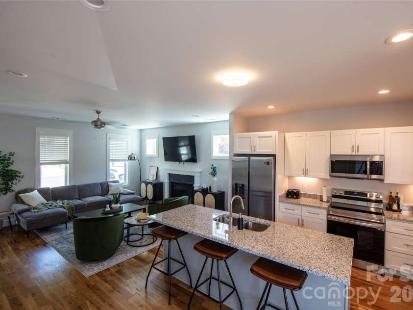 20 Loblolly Lane, Asheville, NC 28803.  MLS# CAR4421344, YatesRealty ID 49476. 