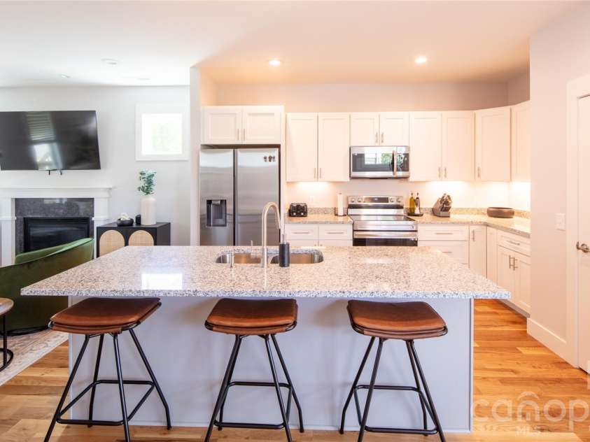 20 Loblolly Lane, Asheville, NC 28803.  MLS# CAR4421344, YatesRealty ID 49476. 
