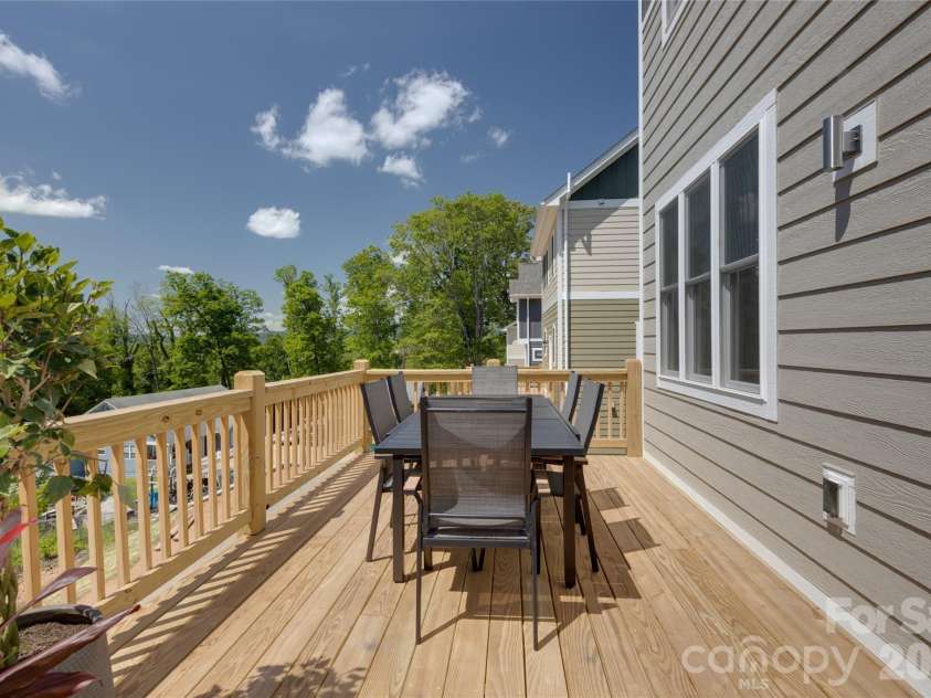 20 Loblolly Lane, Asheville, NC 28803.  MLS# CAR4421344, YatesRealty ID 49476. 