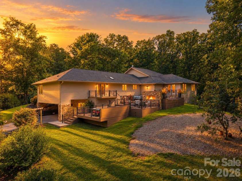 625 Echo Valley Drive, Bryson City, NC 28713.  MLS# CAR4422570, YatesRealty ID 49479. 