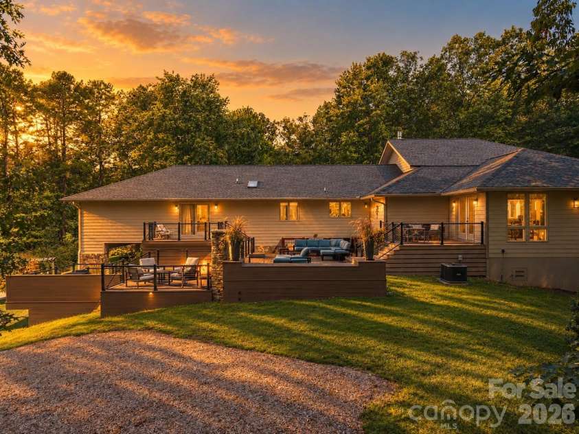 625 Echo Valley Drive, Bryson City, NC 28713.  MLS# CAR4422570, YatesRealty ID 49479. 