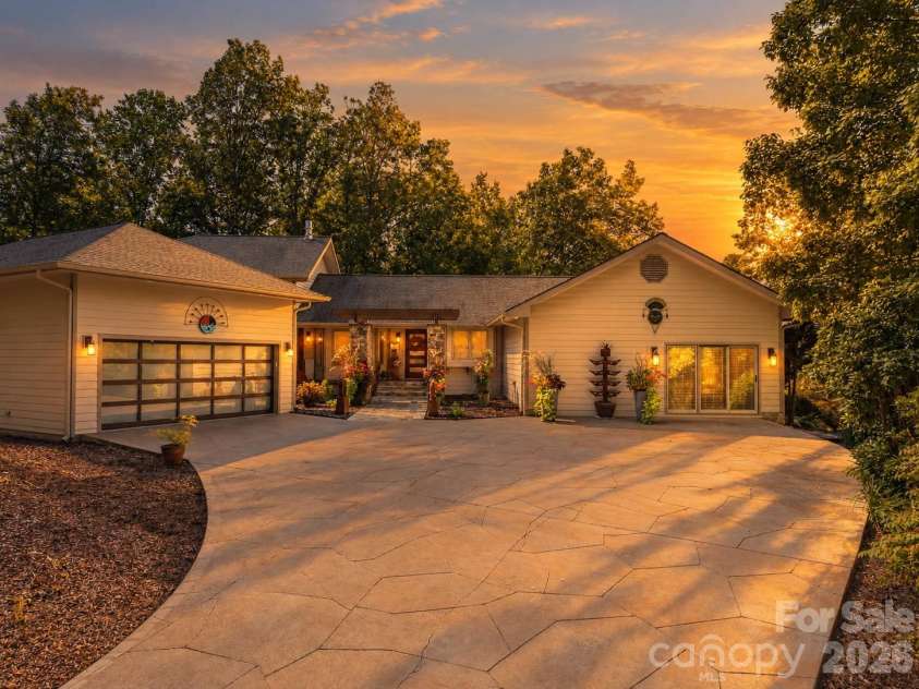 625 Echo Valley Drive, Bryson City, NC 28713.  MLS# CAR4422570, YatesRealty ID 49479. 