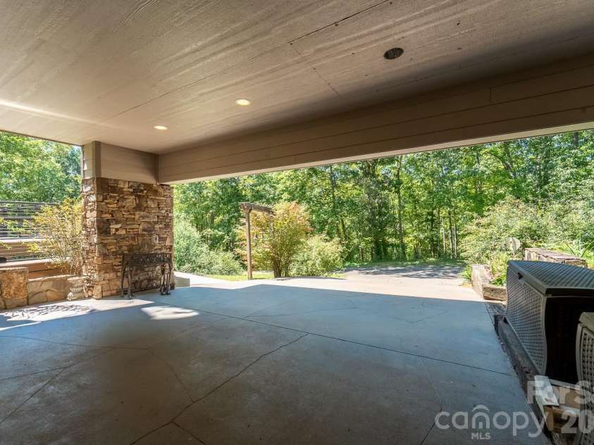 625 Echo Valley Drive, Bryson City, NC 28713.  MLS# CAR4422570, YatesRealty ID 49479. 