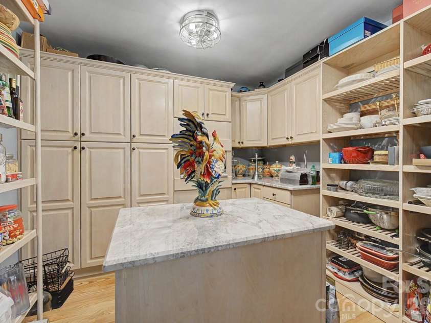 625 Echo Valley Drive, Bryson City, NC 28713.  MLS# CAR4422570, YatesRealty ID 49479. Large Pantry