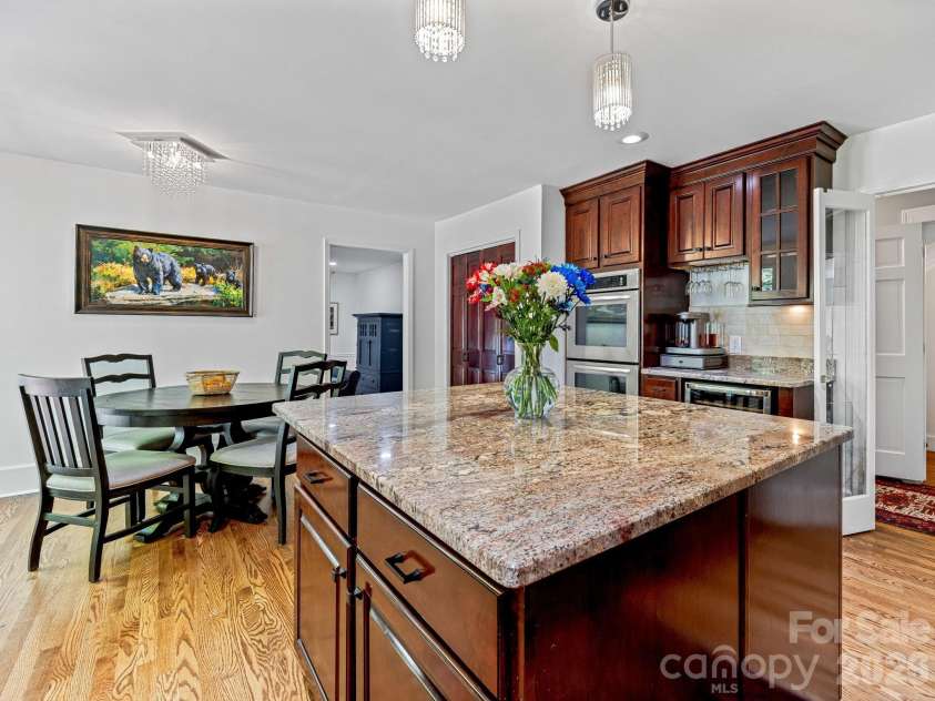 163 Northern Lights Lane, Hendersonville, NC 28739.  MLS# CAR4358817, YatesRealty ID 4948. 
