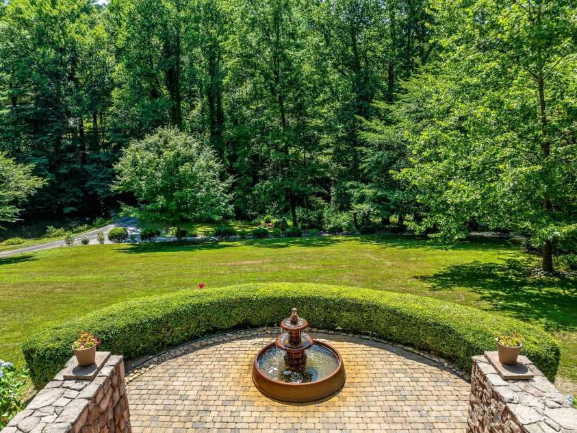 163 Northern Lights Lane, Hendersonville, NC 28739.  MLS# CAR4358817, YatesRealty ID 4948. 