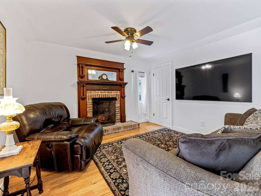 163 Northern Lights Lane, Hendersonville, NC 28739.  MLS# CAR4358817, YatesRealty ID 4948. 