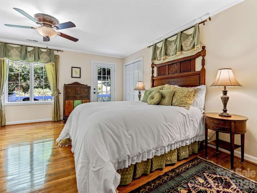 163 Northern Lights Lane, Hendersonville, NC 28739.  MLS# CAR4358817, YatesRealty ID 4948. 