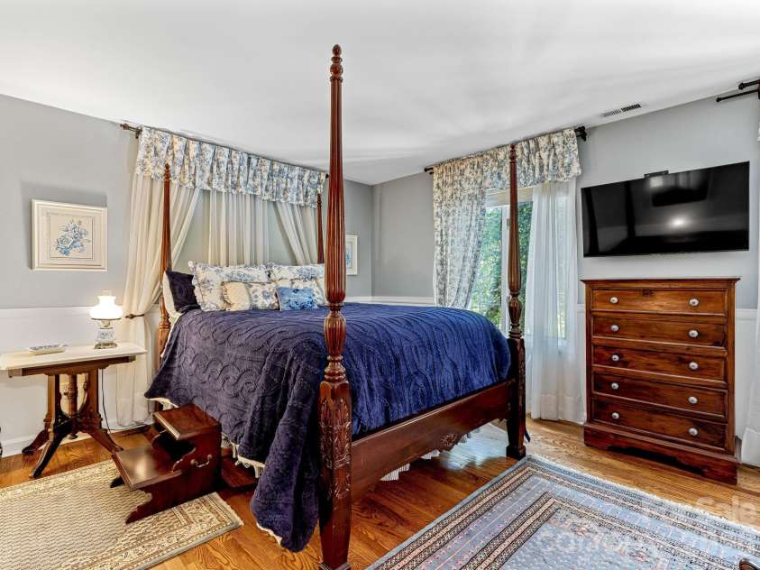 163 Northern Lights Lane, Hendersonville, NC 28739.  MLS# CAR4358817, YatesRealty ID 4948. 