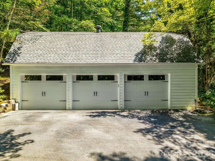 163 Northern Lights Lane, Hendersonville, NC 28739.  MLS# CAR4358817, YatesRealty ID 4948. 