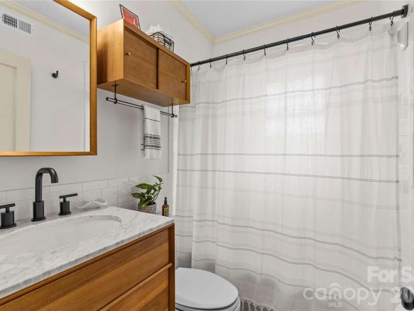 1707 Club Road, Charlotte, NC 28205.  MLS# CAR4422681, YatesRealty ID 49482. 