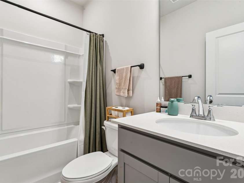 3132 Hutton Gardens Lane, Charlotte, NC 28269.  MLS# CAR4422591, YatesRealty ID 49489. Bathroom 2